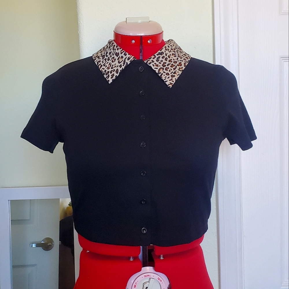 SHEIN Black Crop Top With Leopard Collar